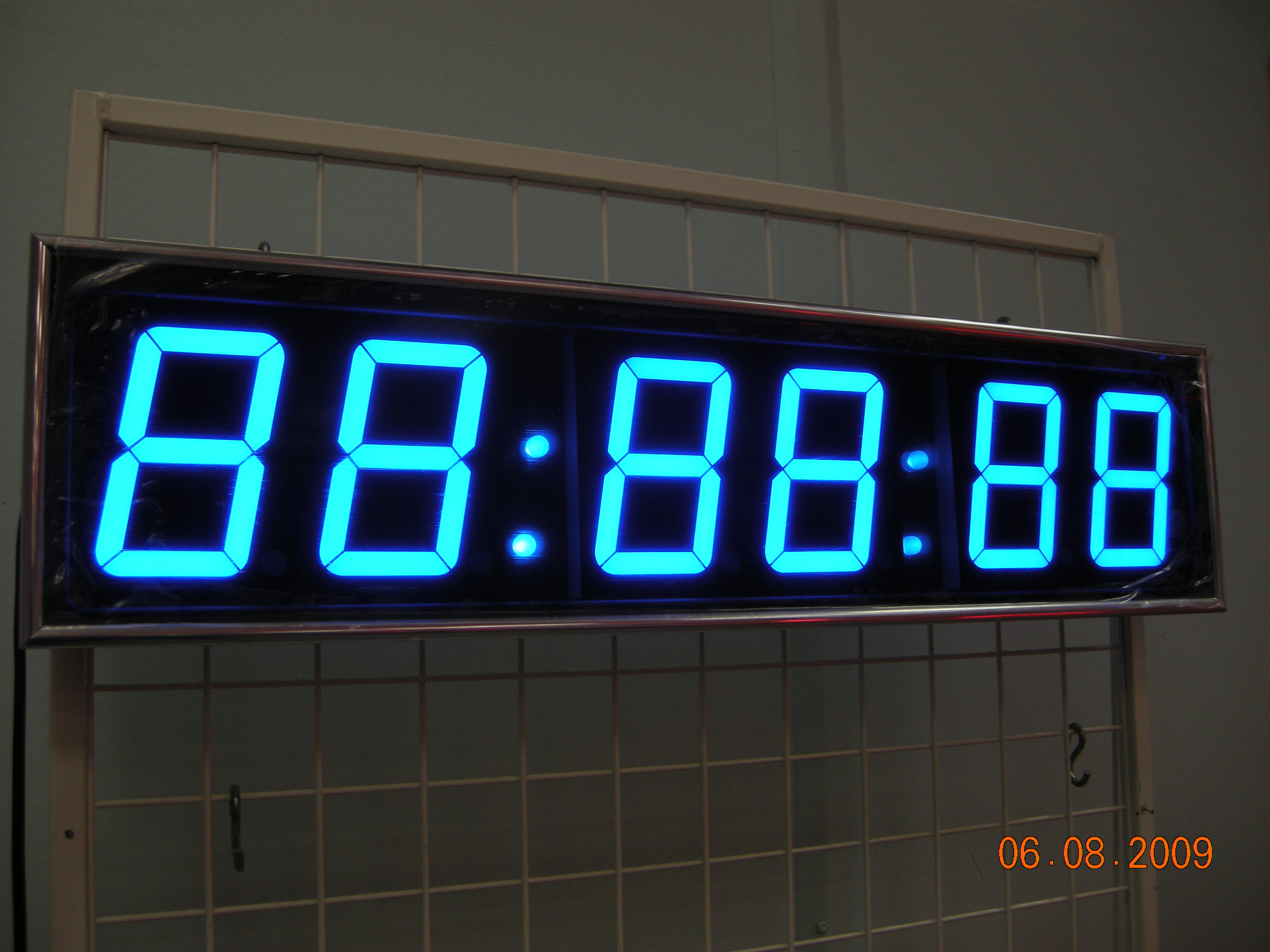 Часы настенные табло. Часы-табло электронные (Импульс 410 HS S-R-timer). Электронные часы табло кварц 5.